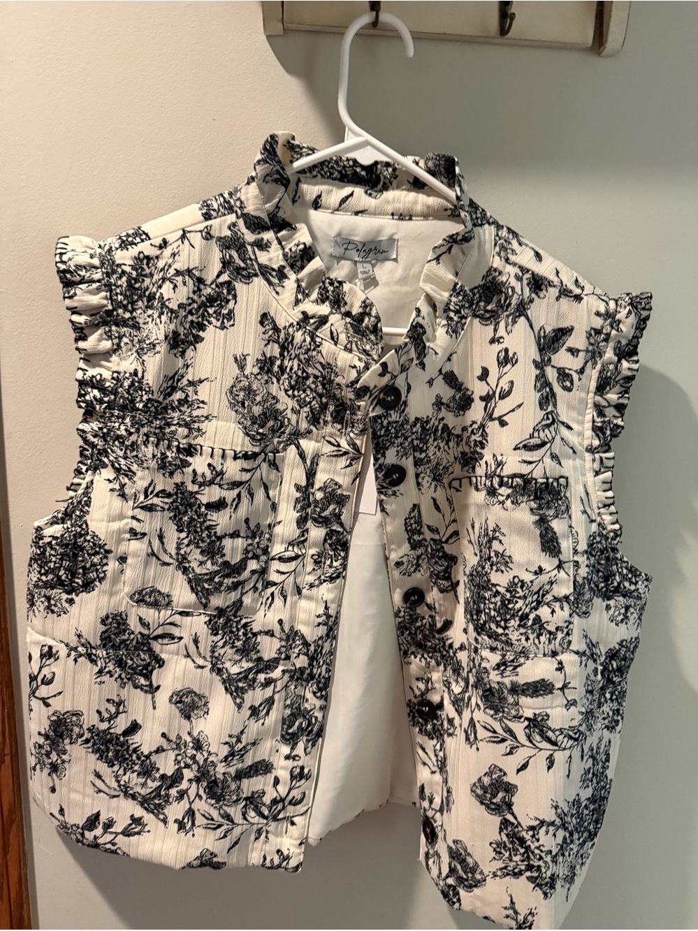 Sleeveless Floral Print Ruffle-Trim Top - Black & White